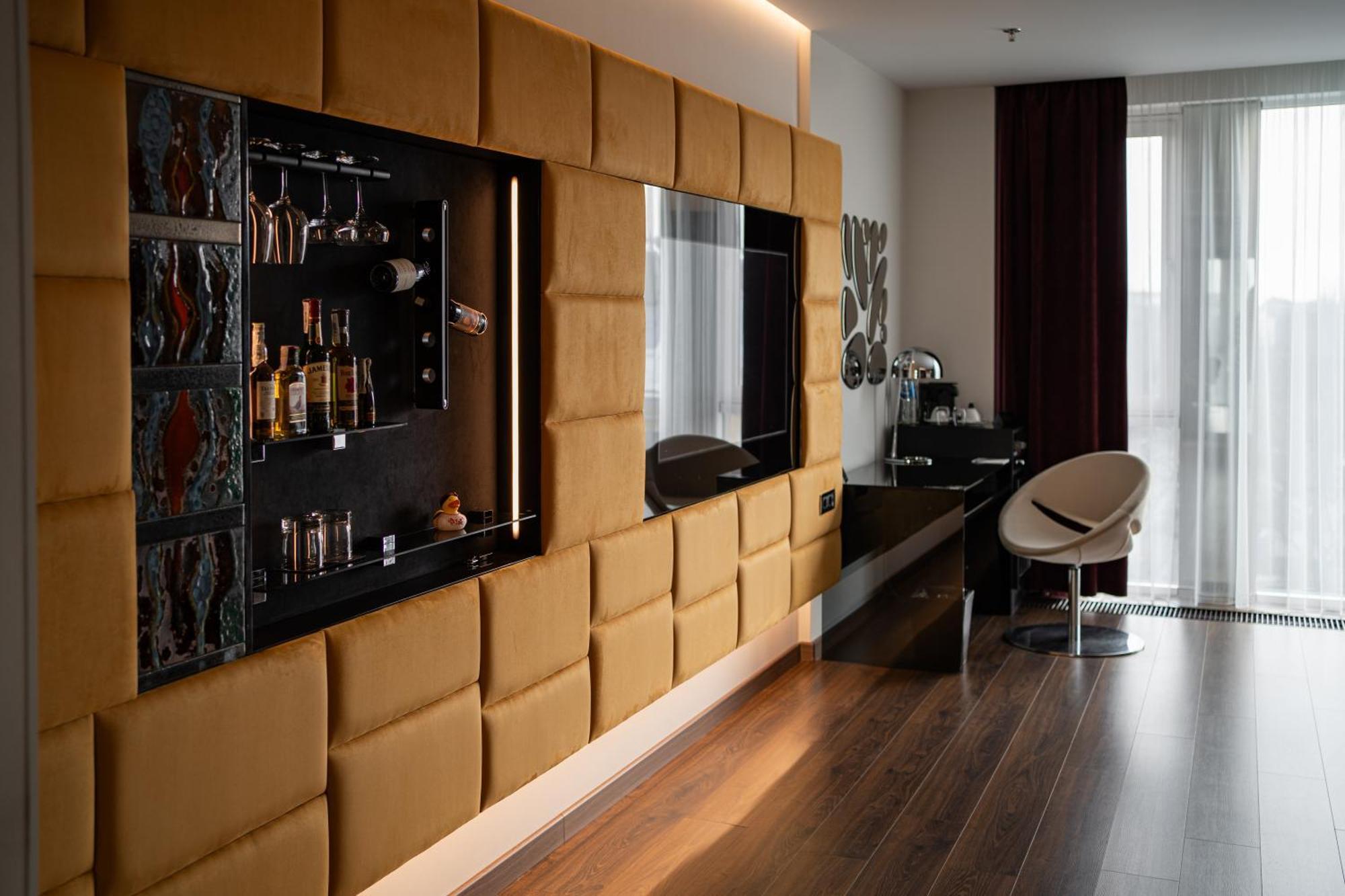 11 Mirrors Design Hotel Kiev Exterior foto