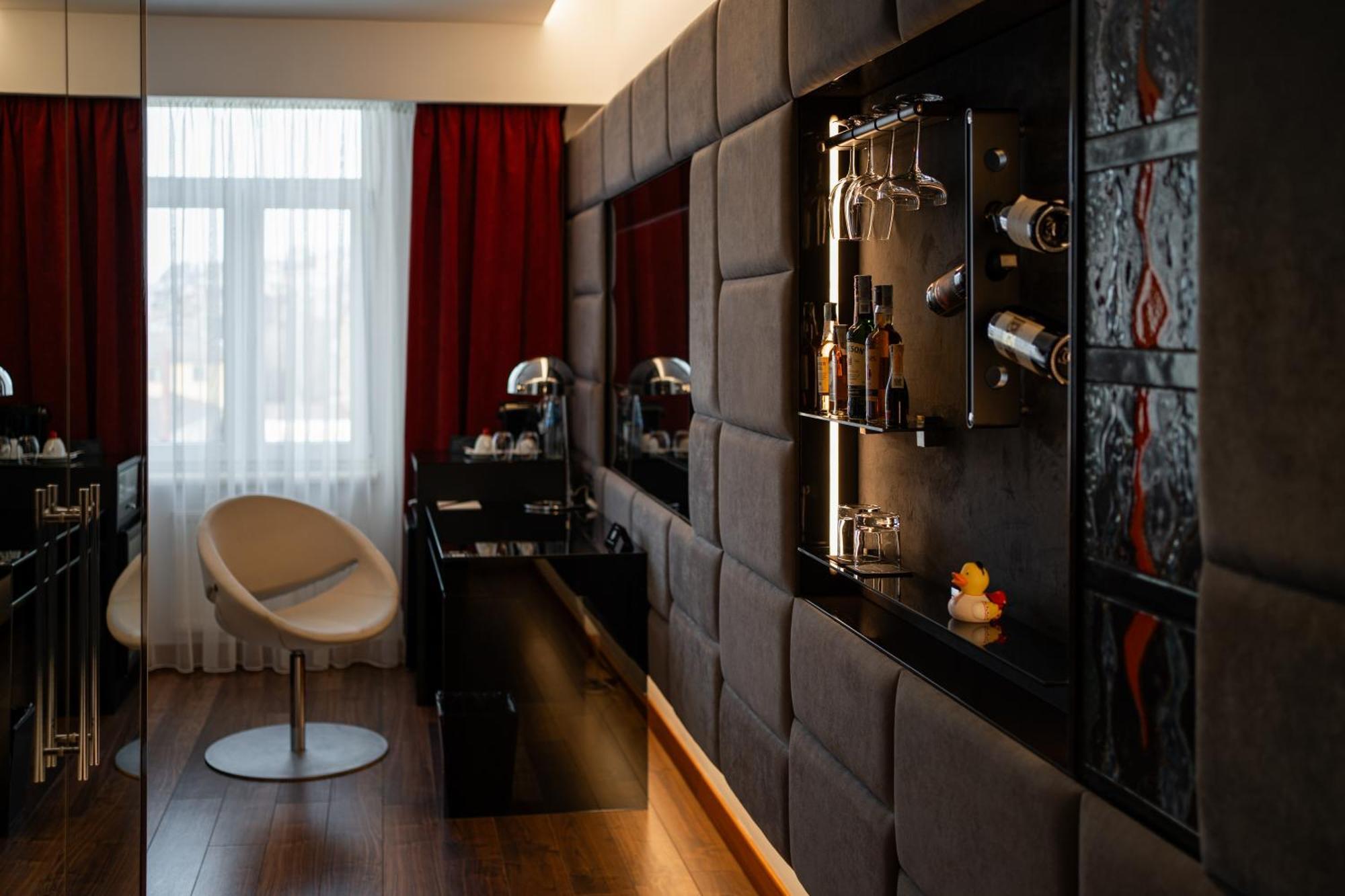 11 Mirrors Design Hotel Kiev Exterior foto