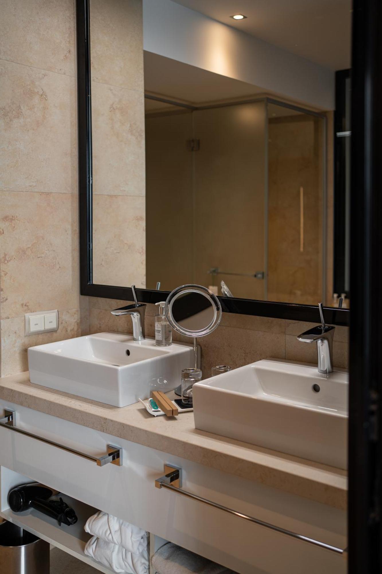 11 Mirrors Design Hotel Kiev Exterior foto
