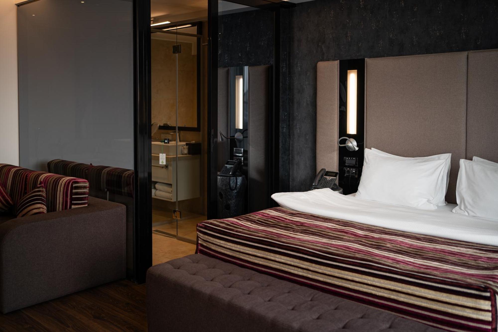 11 Mirrors Design Hotel Kiev Exterior foto